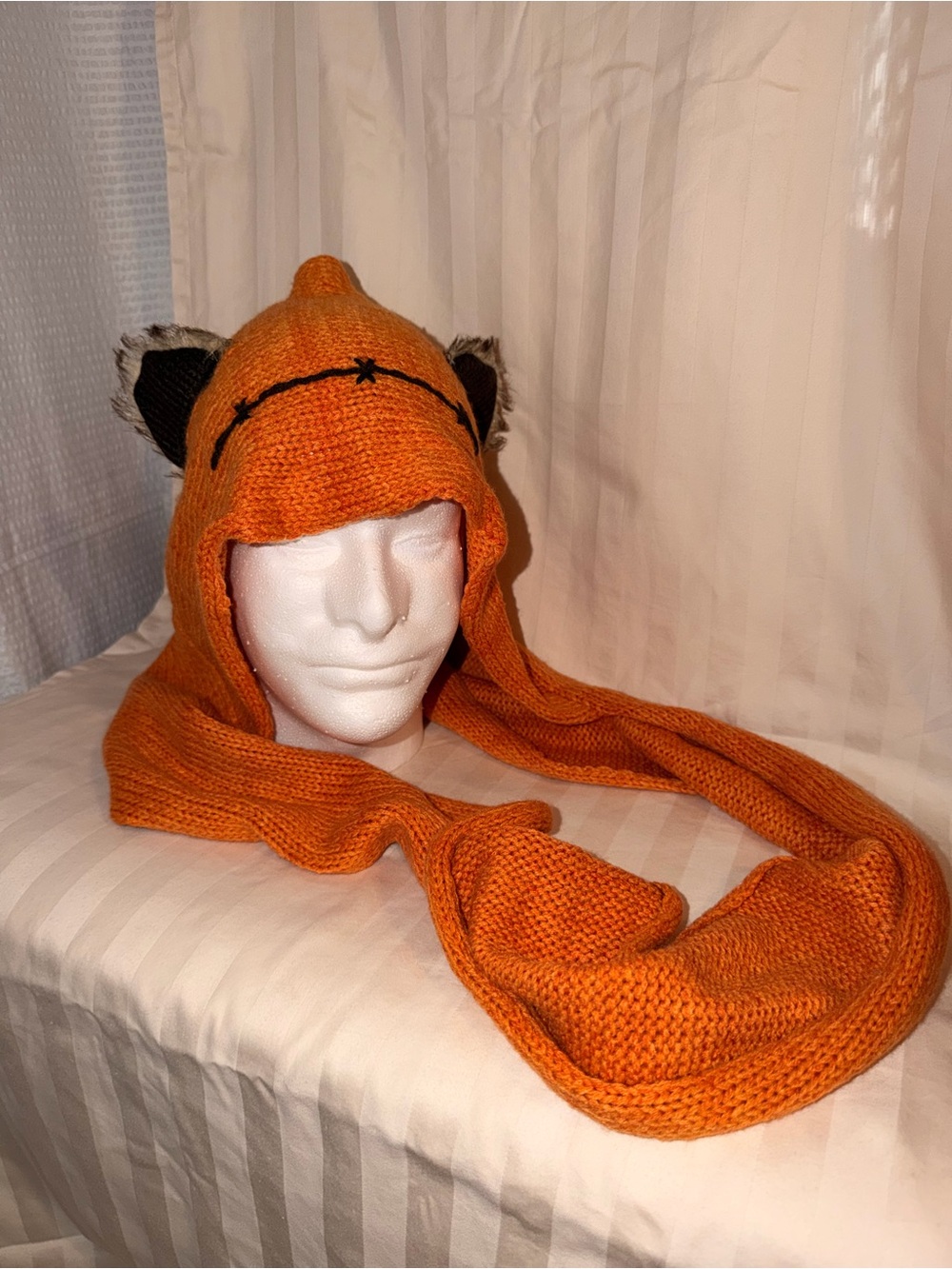 Star Wars Ewok Knit Hooded Scarf Orange ThinkGeek Exclusive Fur Ears Cosplay